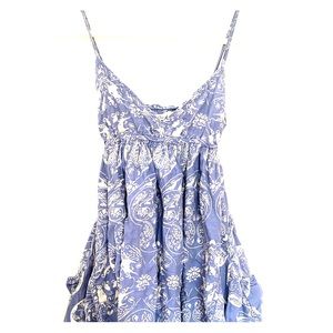 Adorable strapped, flowy print dress.